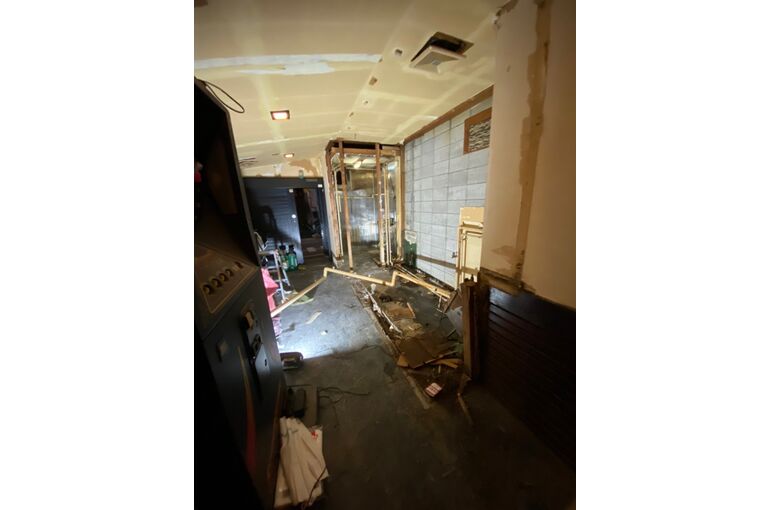 横浜市　飲食店　新装工事　解体風景