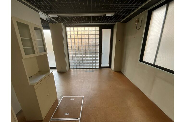 横浜市　某所　ビューティーサロン店　現地調査風景